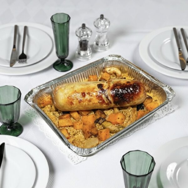 Куриный рулет с сыром и черносливом с гарниром из булгура с тыквой, грушей и сухофруктами 2000 г.