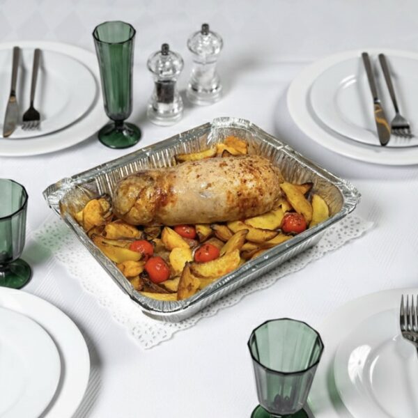 Рулет из индейки с мандаринами и пряной морковью с гарниром из запечённых долек картофеля и яблок 2000 г.