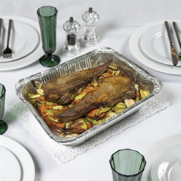 Томленый говяжий язык с гарниром из печёного батата и лука-порея 1900 г.