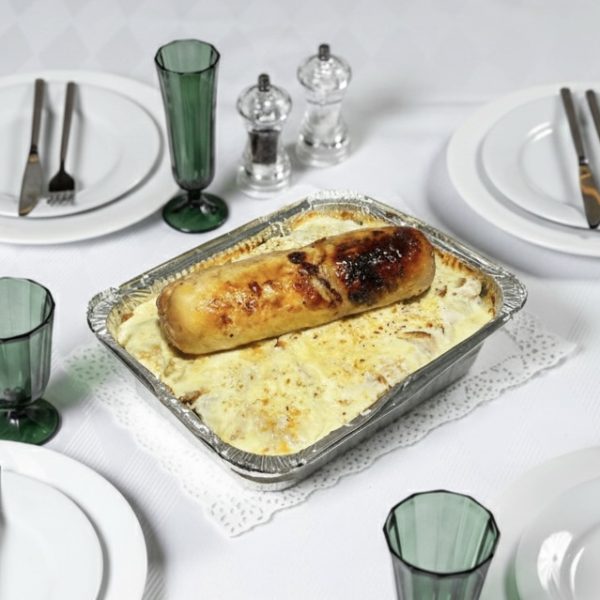 Куриный рулет с сыром и черносливом с гарниром из картофельного гратена 2400 г