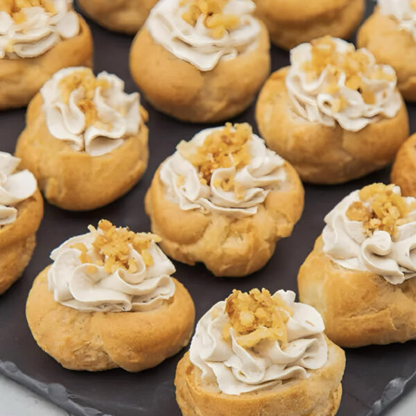 Профитроль с муссом из тунца и хрустящим луком 10 шт / 350 гр